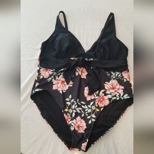 NEW Women's One Piece Swimsuit NWOT